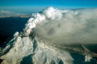 Redoubt steam and ash eruption