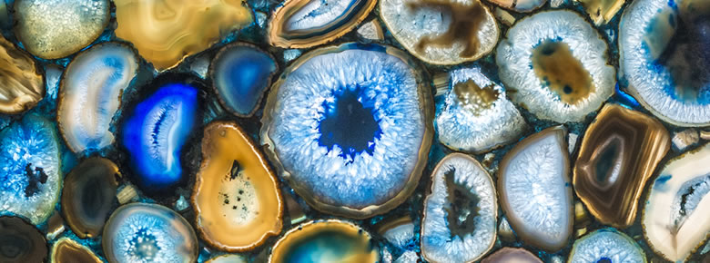 Red Top Mountain WA finding blue grey agates and a giant geode