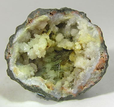 Acicular millerite crystals