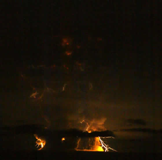 Redoubt Volcano lightning