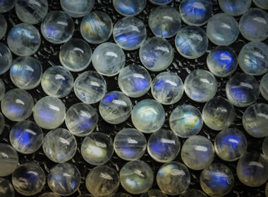 Types of moonstone on sale crystals