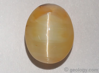 Cat's-eye opal