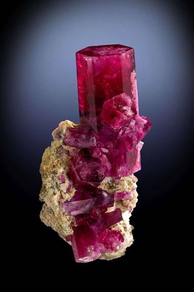 red beryl crystals