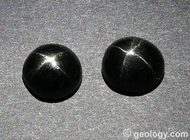 star diopside with a four-ray star