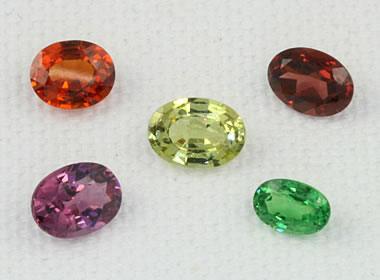 what color is garnet close to