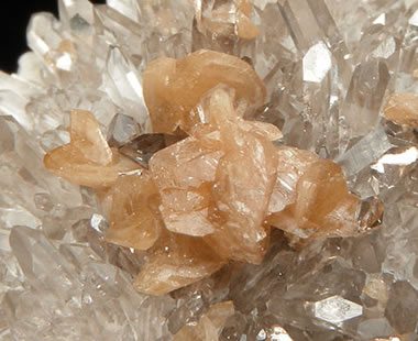 Monazite and quartz crystals