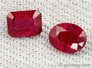 difference between ruby and garnet color