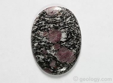 photo of a cabochon cut from garnet gneiss