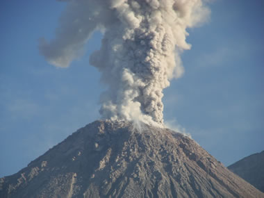 El Caliente ash and gas eruption
